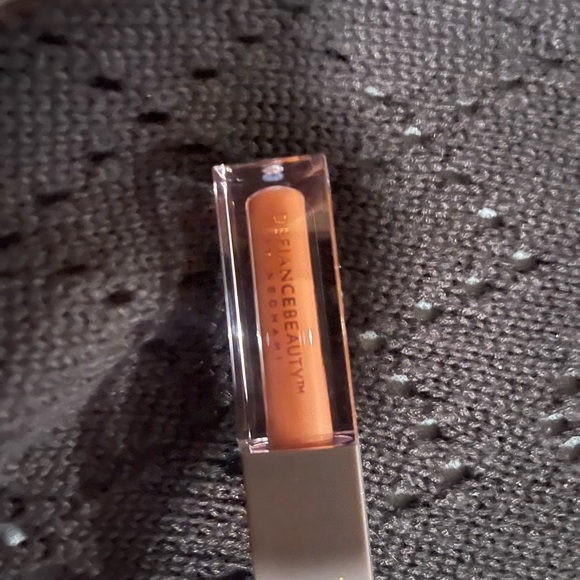 New Iconic Luminous Liquid Lipstick - Picture 2 of 7